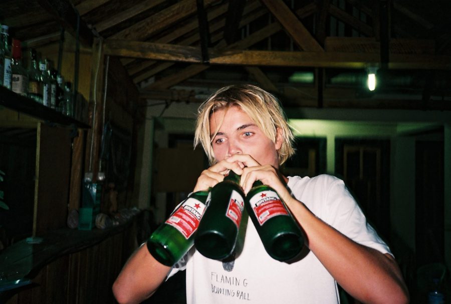 Noa Deane “Doesn’t Give an ‘F'” all the way to a Big Money Contract | Soars above the dying surf industry